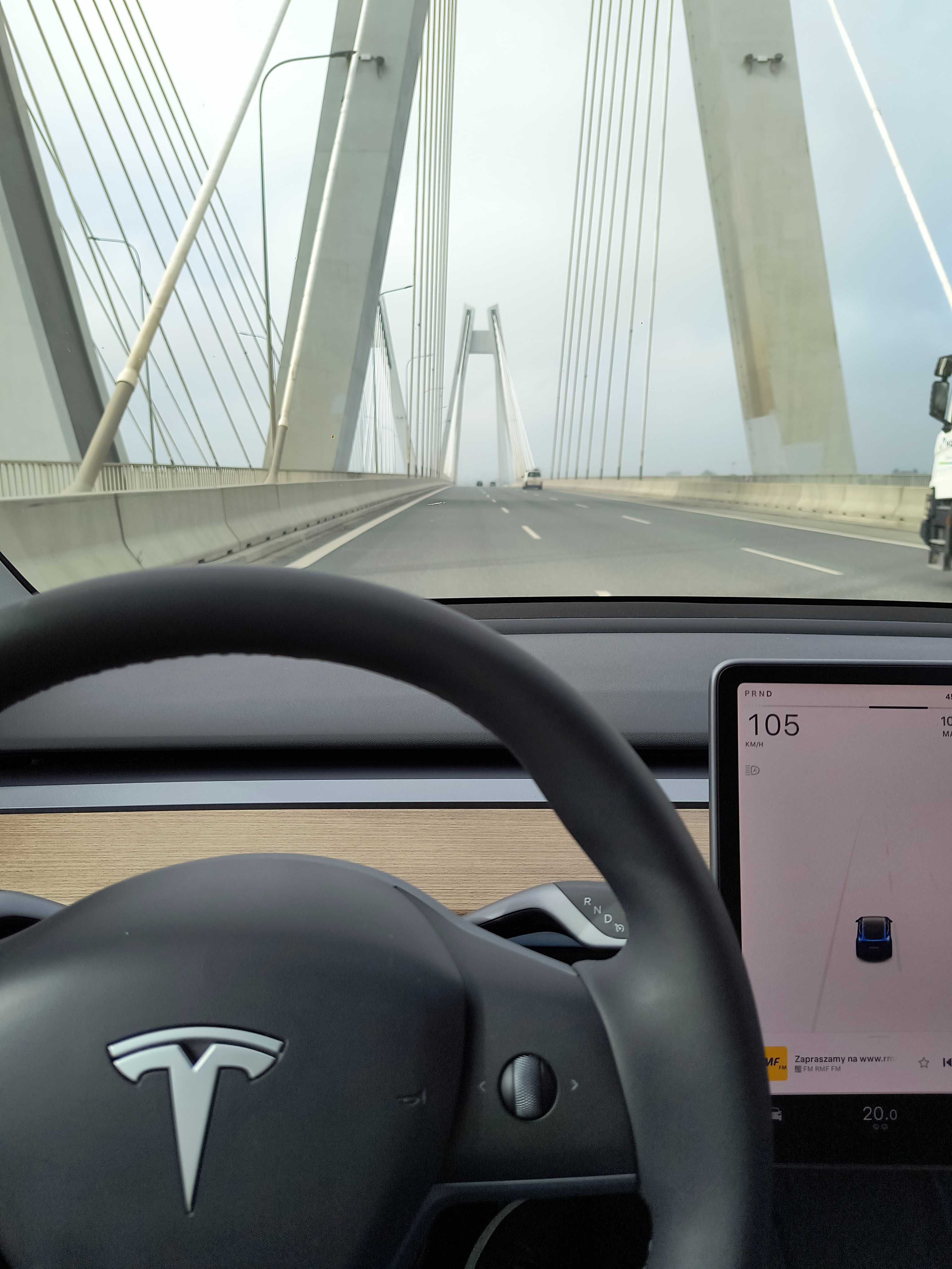 TESLA 3   Wynajem model 3
