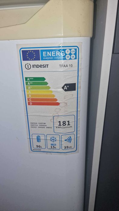 Mała lodówka Indesit