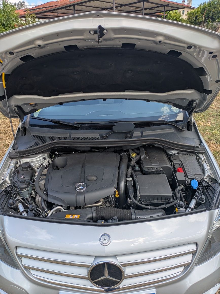 Mercedes B180 CDI  Motor 1800 cc  Caixa automatica   Revisões Mercedes