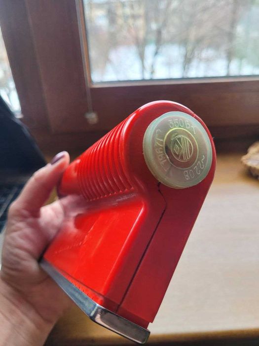 Ретро фен "Лилия" красного цвета