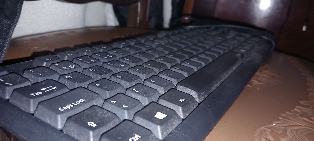 Teclado Trust, quase novo