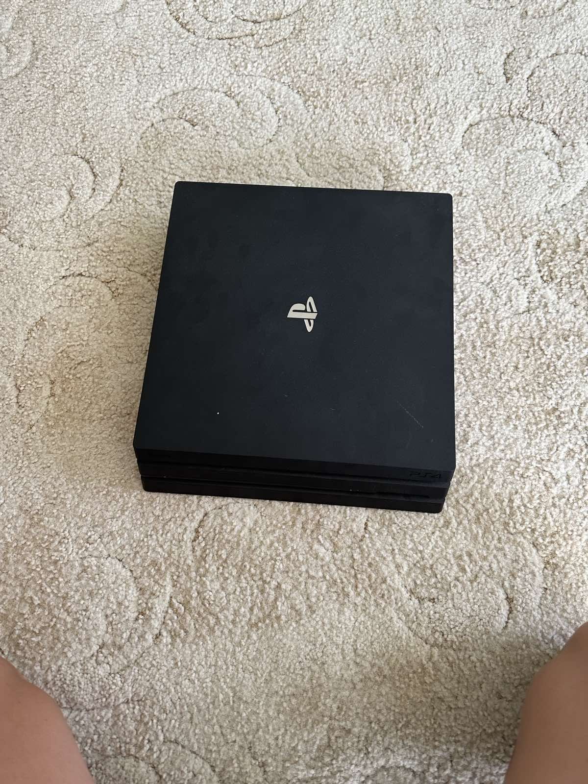 Продам пристаку Sony PS4pro