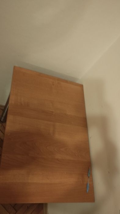 Stolik do odrabiania lekcji codznnych używek