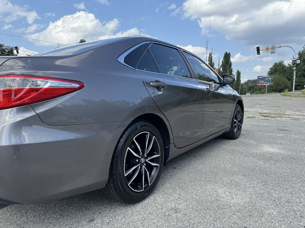 Toyota Camry LE • 2016 рік • 99 тис. км • Ідеальний стан