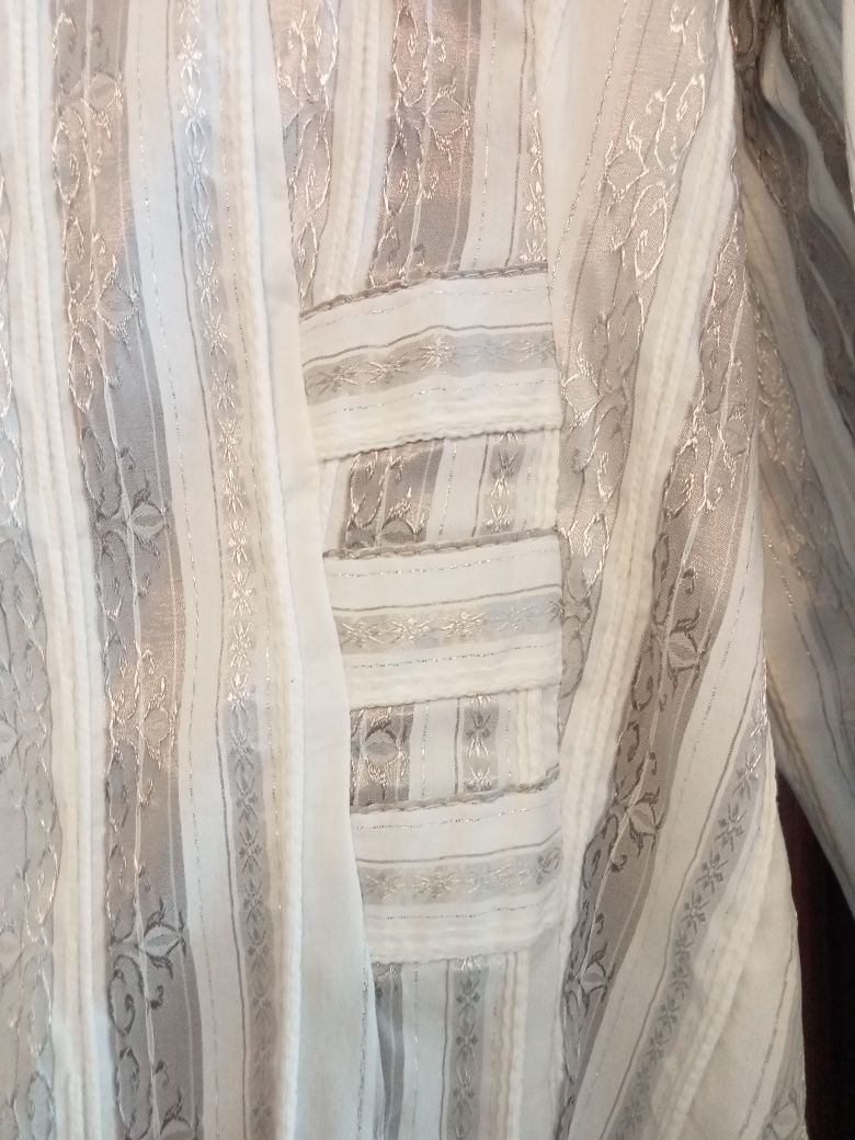 Żakiecik rozpinany,.46/48,połyskujący. Materiał,elegancki