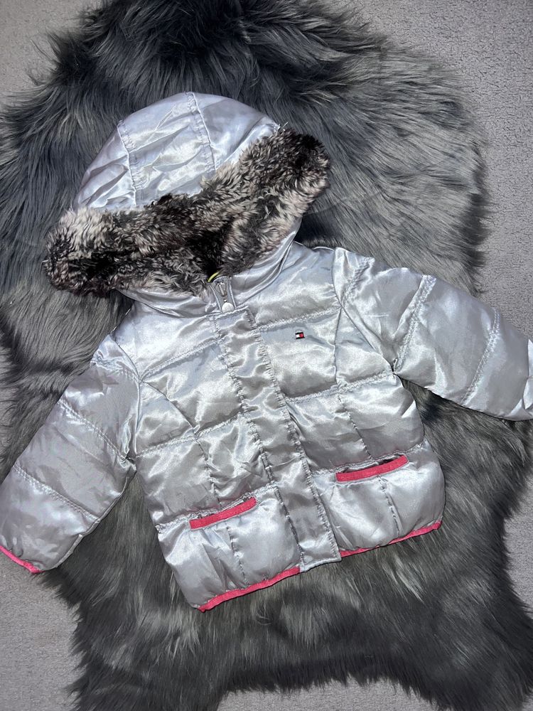 Tommy Hilfiger kurtka kurteczka srebrna ocieplana kaptur futerko 18 mi