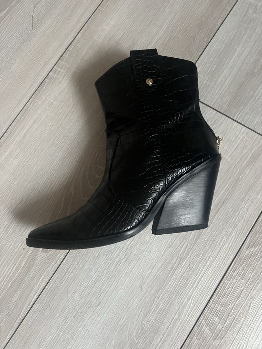 Продам ботинки козаки