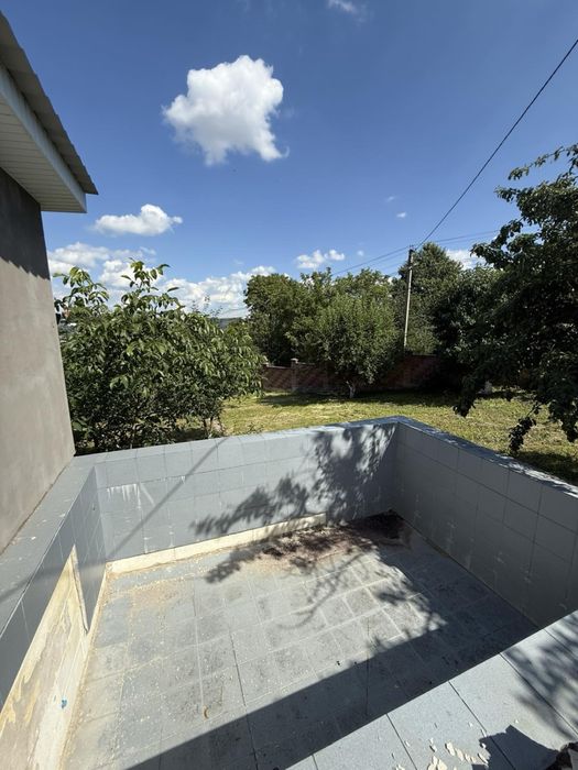 Продаж будинку у жилому стані