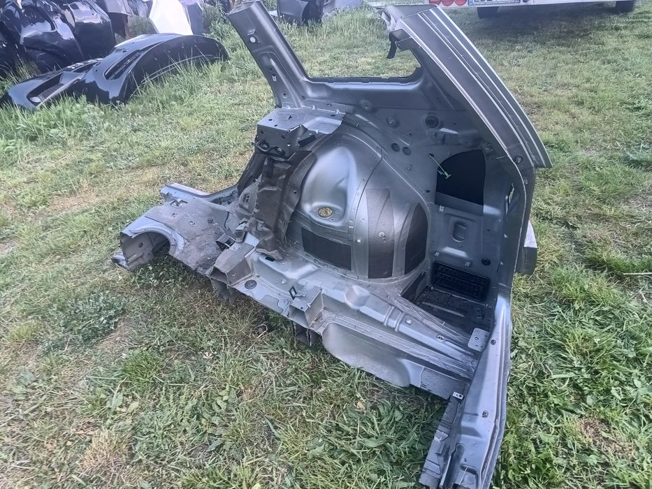 BMW X3 E83 blotnik cwiartka prawy tyl kolor A08/7