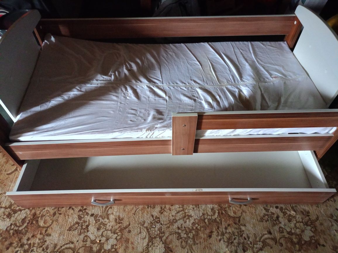 Łóżko dziecięce z szufladą