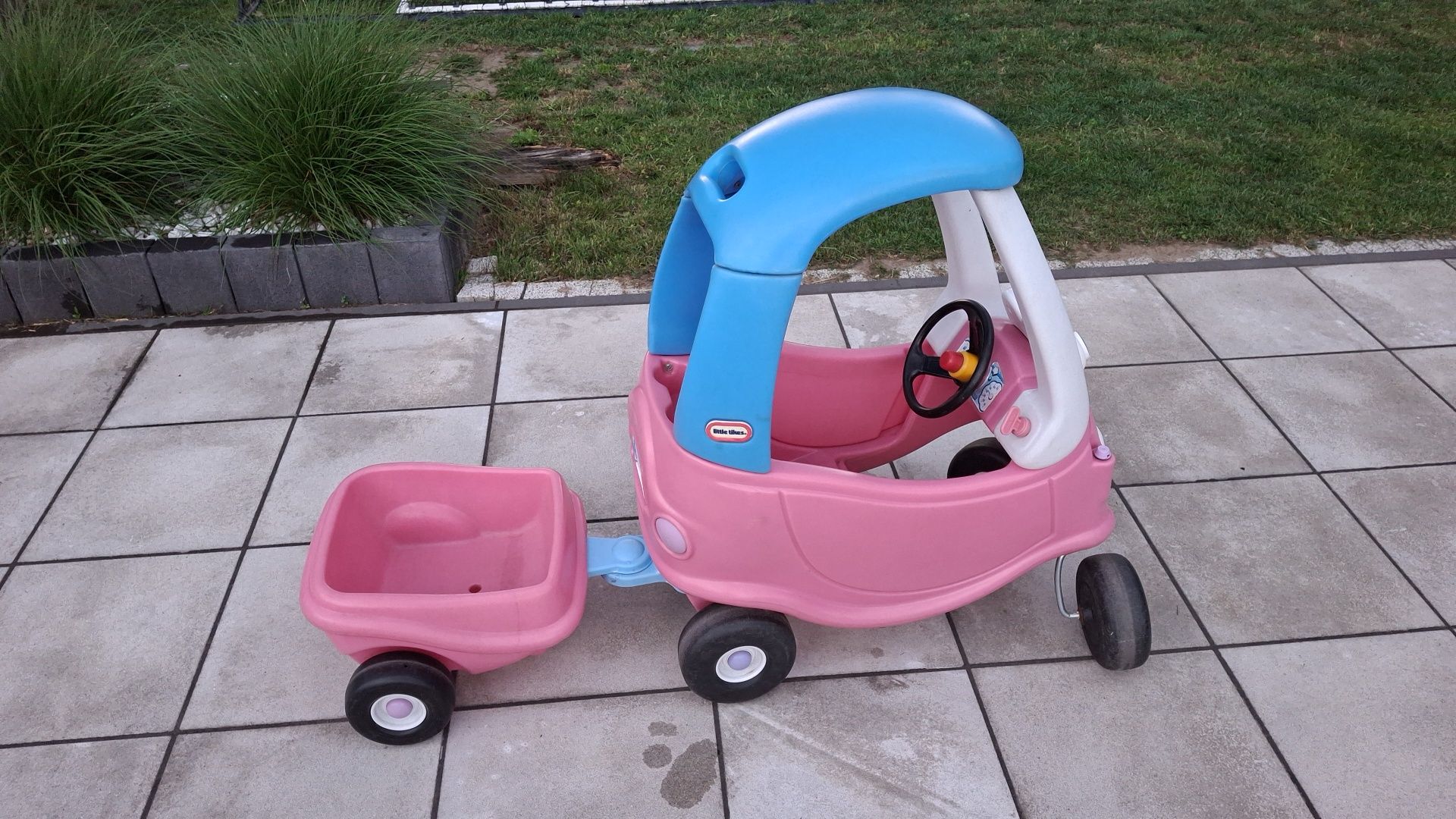 Jeździk Little Tikes 614798 WYJMOWANA PODŁOGA autko plus przyczepka