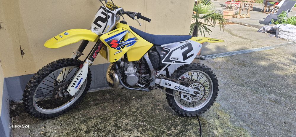 Suzuki RM 250, 2 tempos, ano 2008