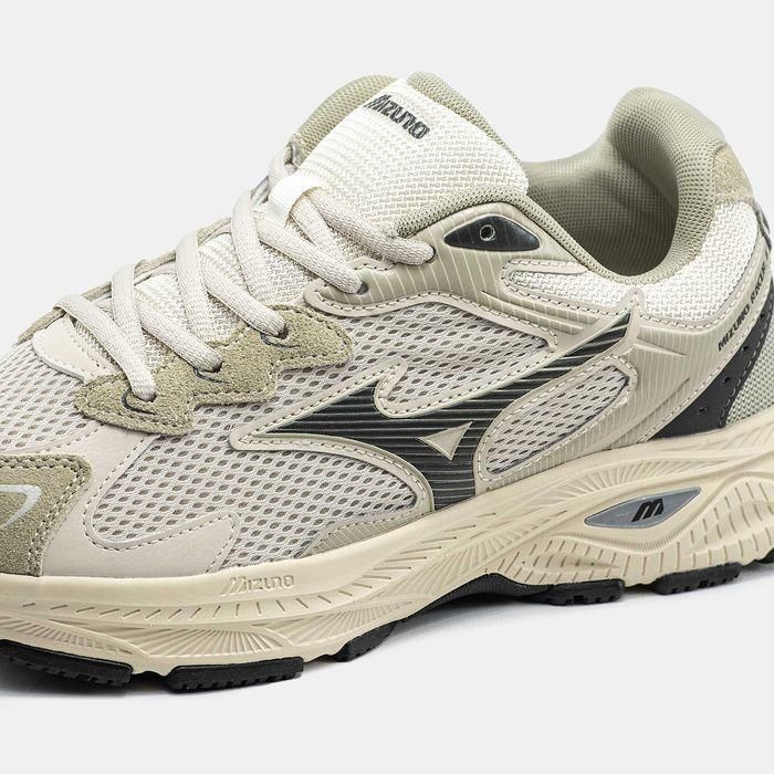 Оригінал Mizuno Racer S кросівки нові чоловічі бежеві 40-45