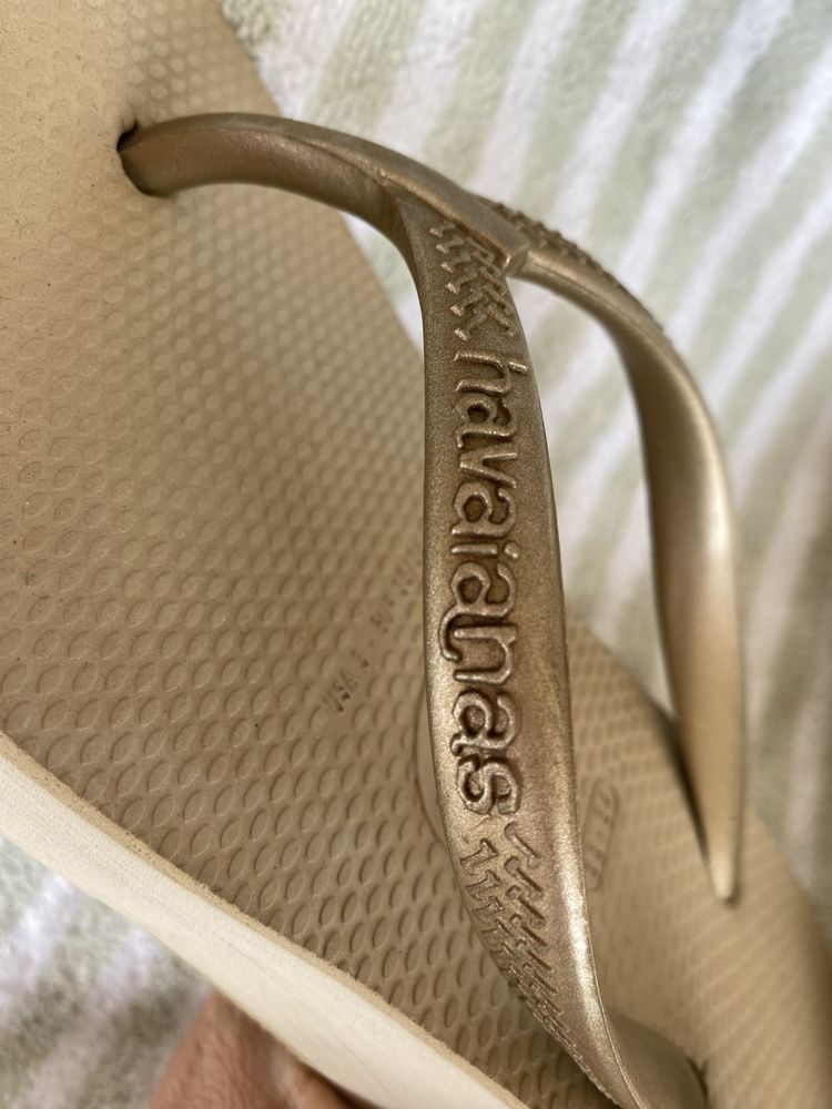 Havaianas douradas 35