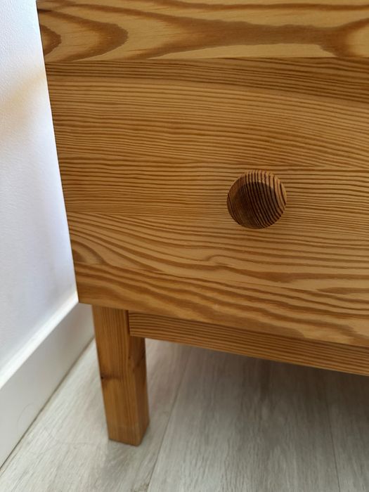 Cómoda em madeira com 3 gavetas