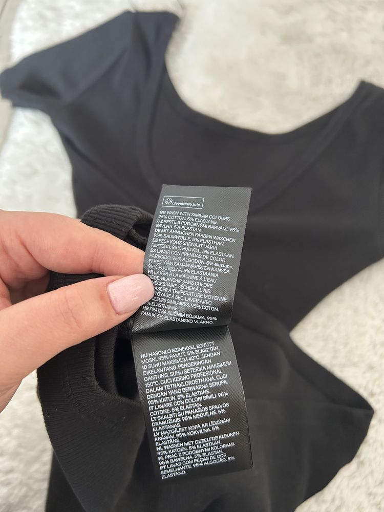 Czarna obcisła sukienka z krótkim rękawkiem H&M XS