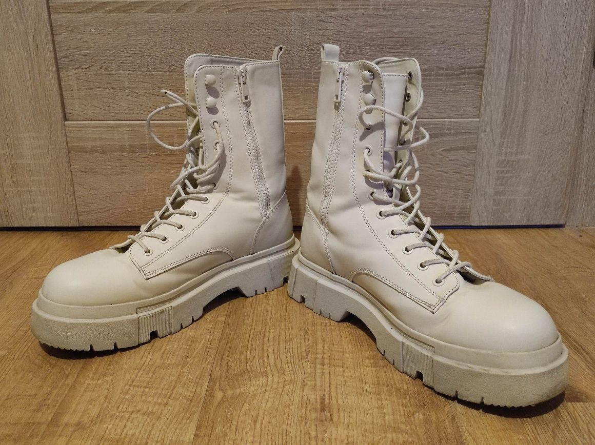 Buty zimowe glany botki męskie beżowe Bershka rozmiar 42