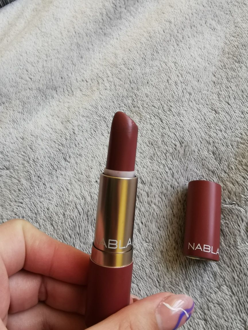 Szminka Nabla kolor Platinum