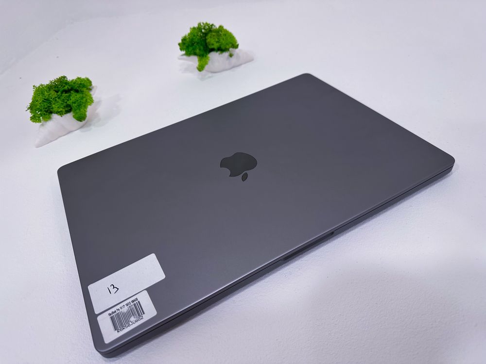 Продам MacBook Pro 16 2023 16/512 M2 Space Gray MNW83  13 циклів