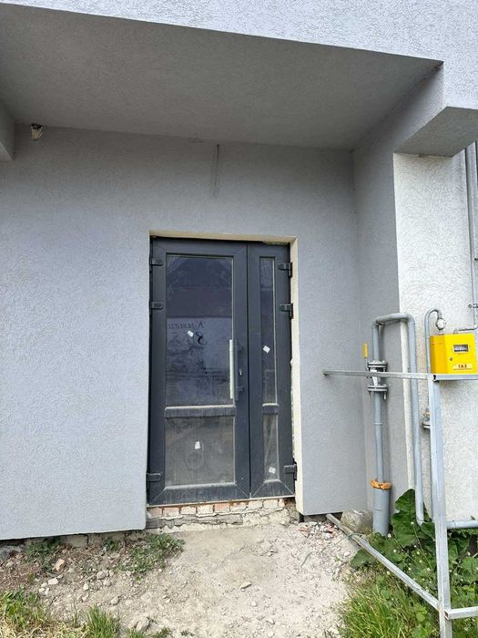 Фасадне приміщення по вул. Церковній