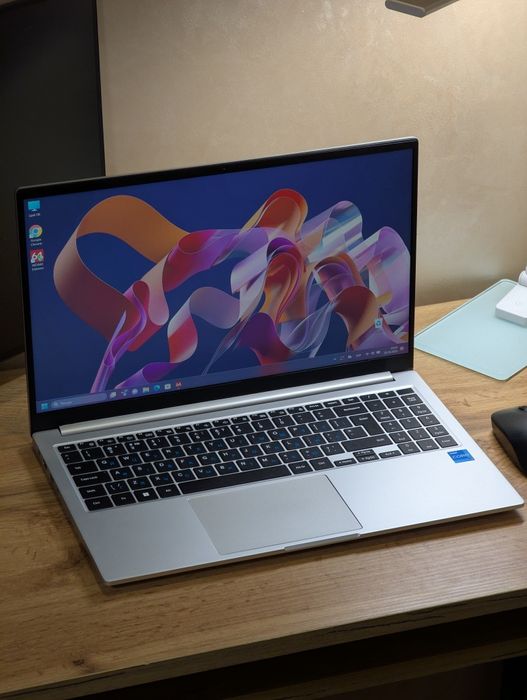 Великий ультрабук Samsung Galaxy book NP750XDA i3/11th 8/256 FHD 15.6"