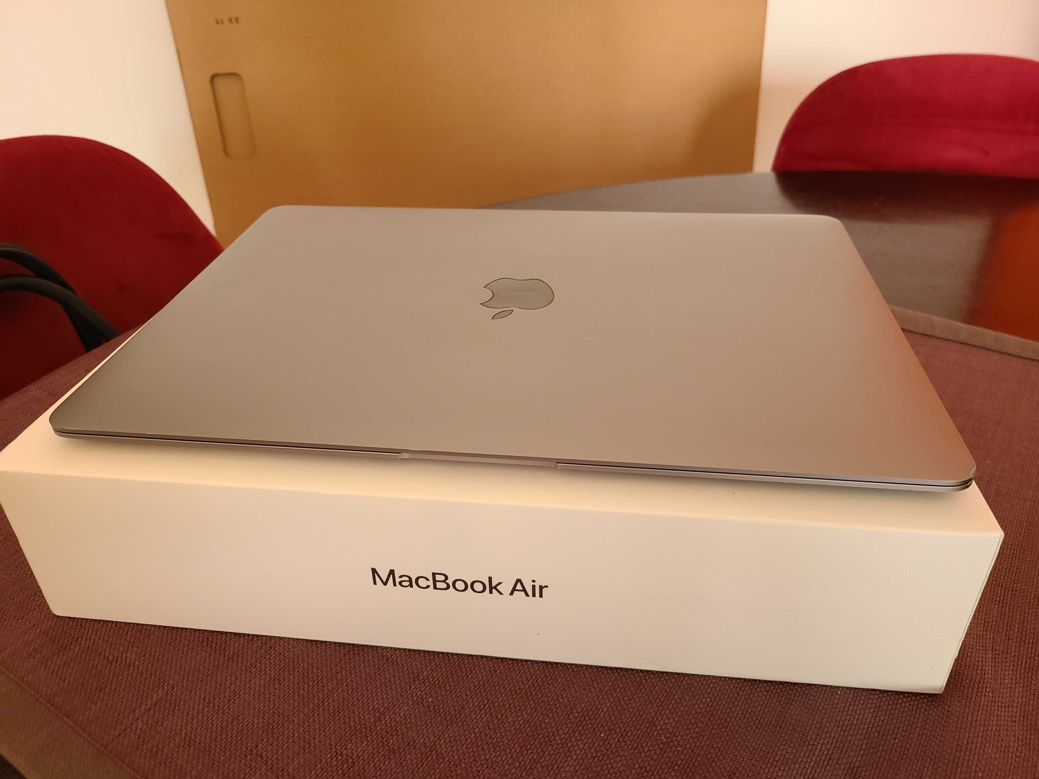 Apple Macbook Air 13' Retina| 16GB RAM| 256GB SSD| CPU i5| Teclado Ing