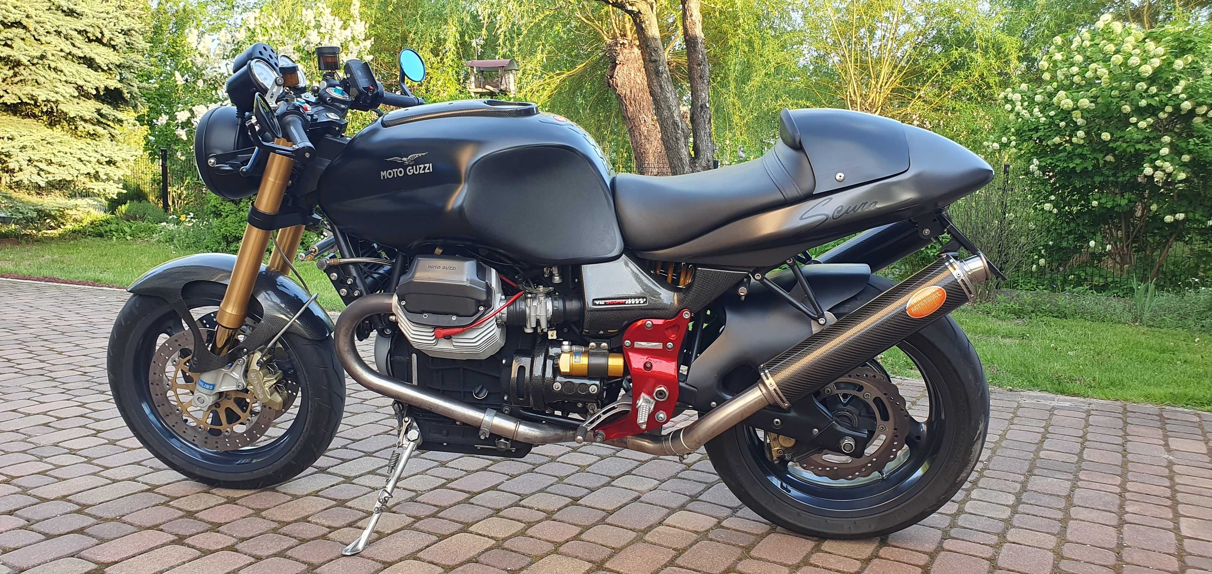 Moto Guzzi V11 scura.