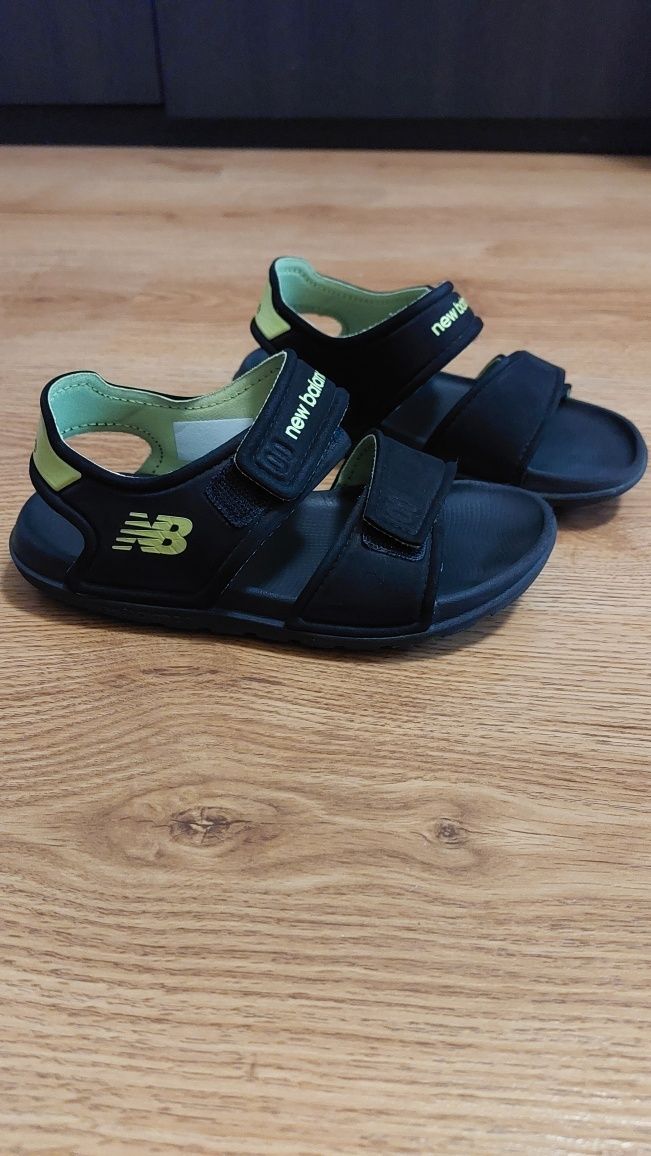 Sandały dziecięce New Balance roz. 27