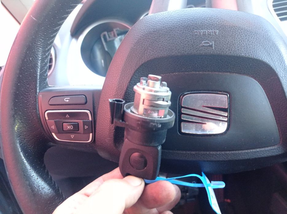 Naprawa stacyjki Awaryjne otwieranie samochodu drzwi ślusarz Oświęcim.