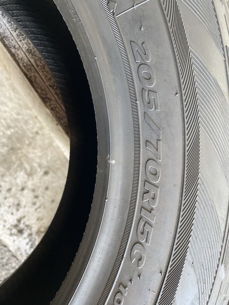 Para opon 205/70/15c hankook winter RW06