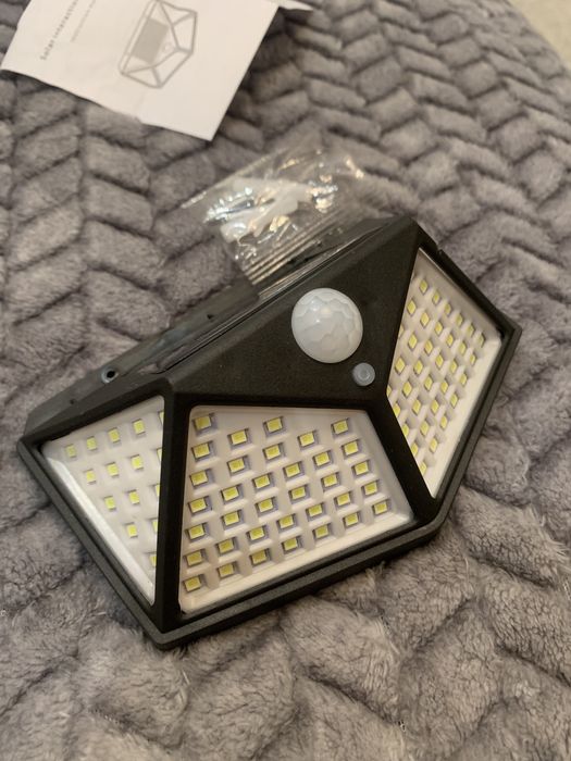 Лампа уличный светильник на солнечной батарее с датчиком движения ip65