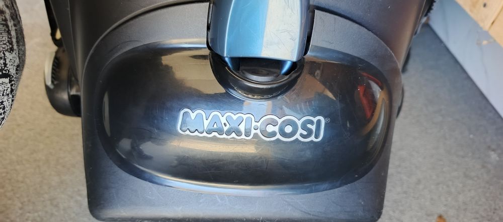 Nosidełko z bazą maxi cosi.