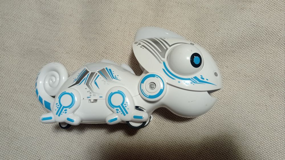 Робот-хамелеон. Іграшка.