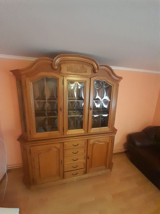 Komoda z witryną podświetlana