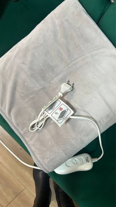 Електропростинь з підігрівом Adler