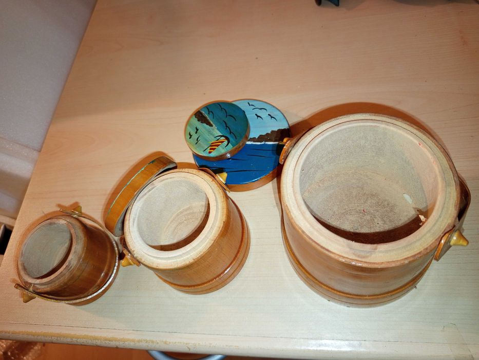 Baldes antigos em madeira