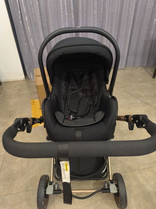 Carrinho de bebê como novo 3 em 1 + banheira e muda fraldas.