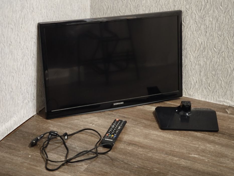 Телевізор SAMSUNG UE24N4500AUXUA
