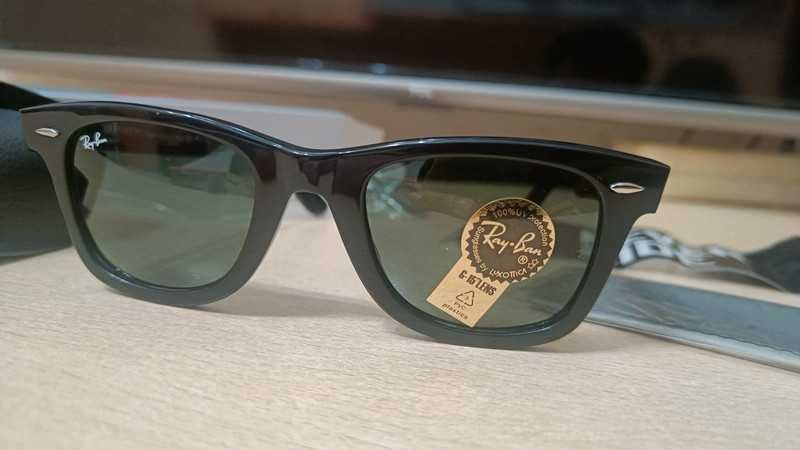 Legendary Ray-Ban Wayfarer 2140 - Czarna Oprawa/Zielone Szkła-Idealny