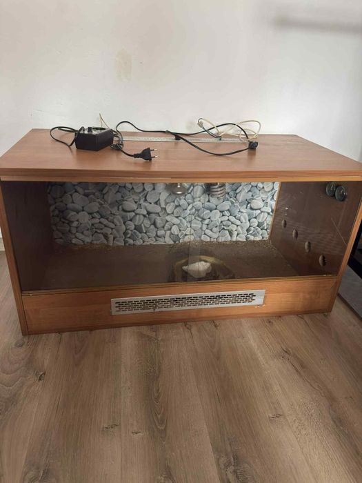 Duze terrarium z wyposazeniem