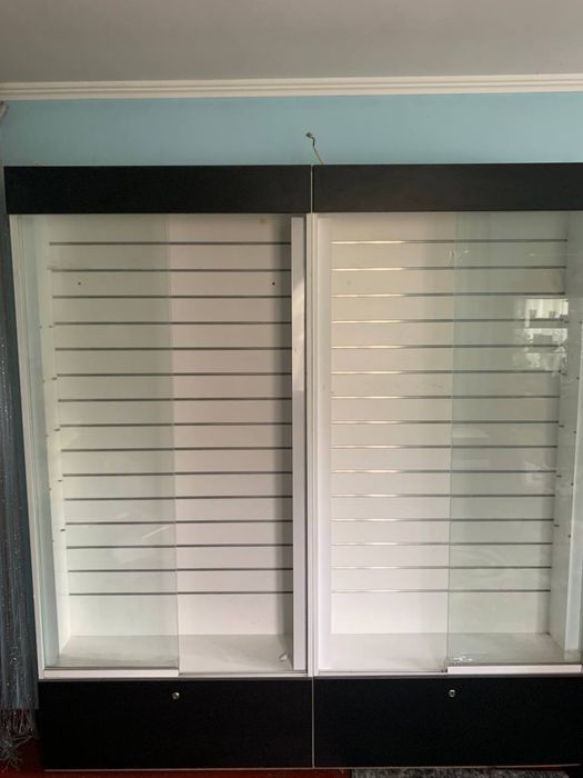 Вітрина-шкафчики з підсвіткой