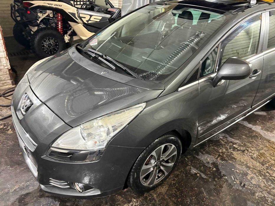 Peugeot 5008 • 2010 рік • 6 500 $