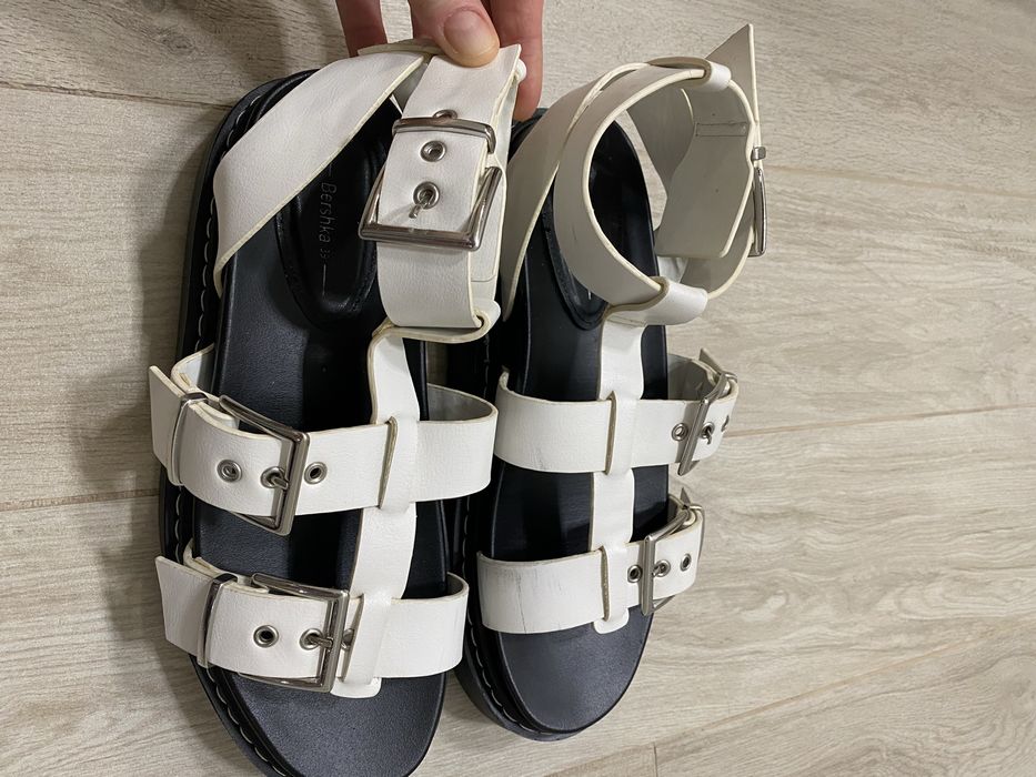 Босоніжки BERSHKA р.39