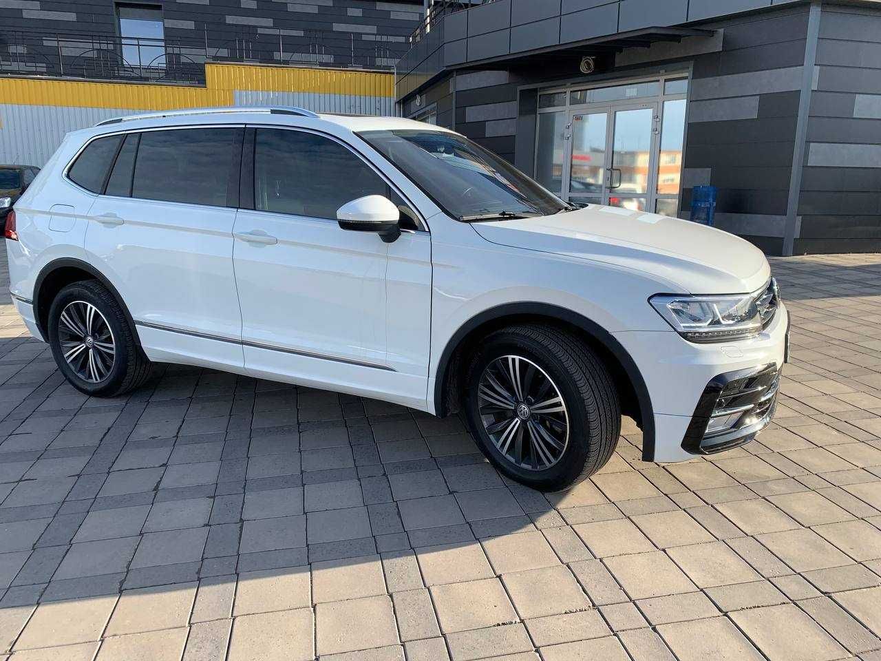 Volkswagen Tiguan 2018 Allspace 2.0 TSI (190 л.с.) 7-DSG 4x4