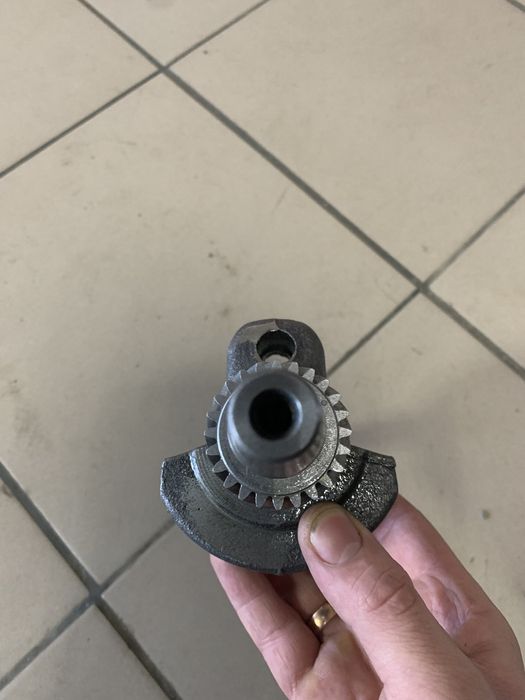 Коленвал під конус для бензогенератора