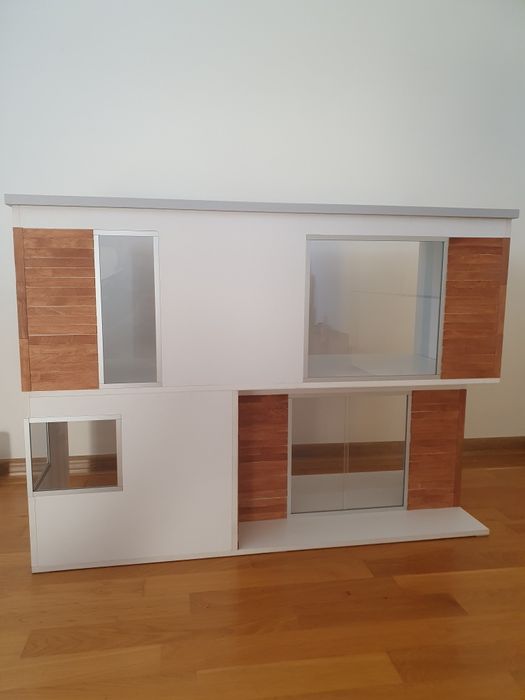 Duży dom dla lalek Barbie wykonany na zamówienie