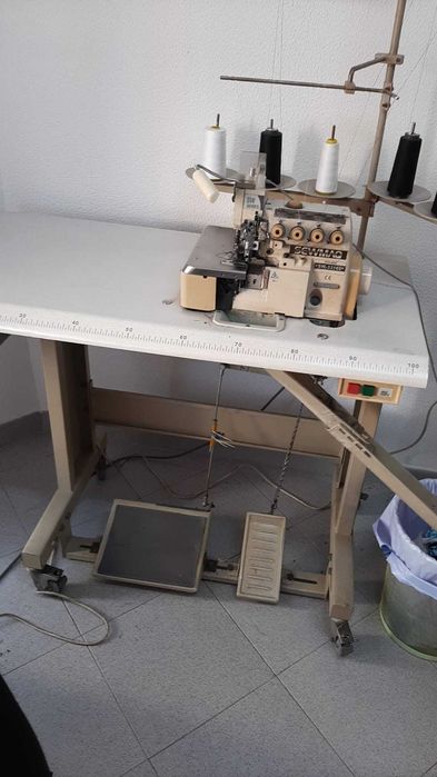 Maquina de cose e corte