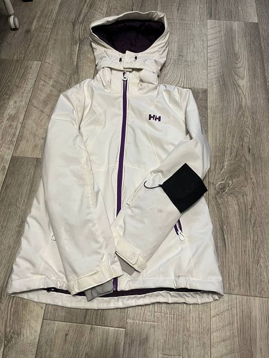 Жіноча курточка Helly Hensen в гарному стані розмір М дефекти на фото