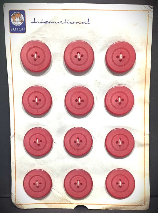12 Botões antigos em plástico de BOTOFI - International - Portugal