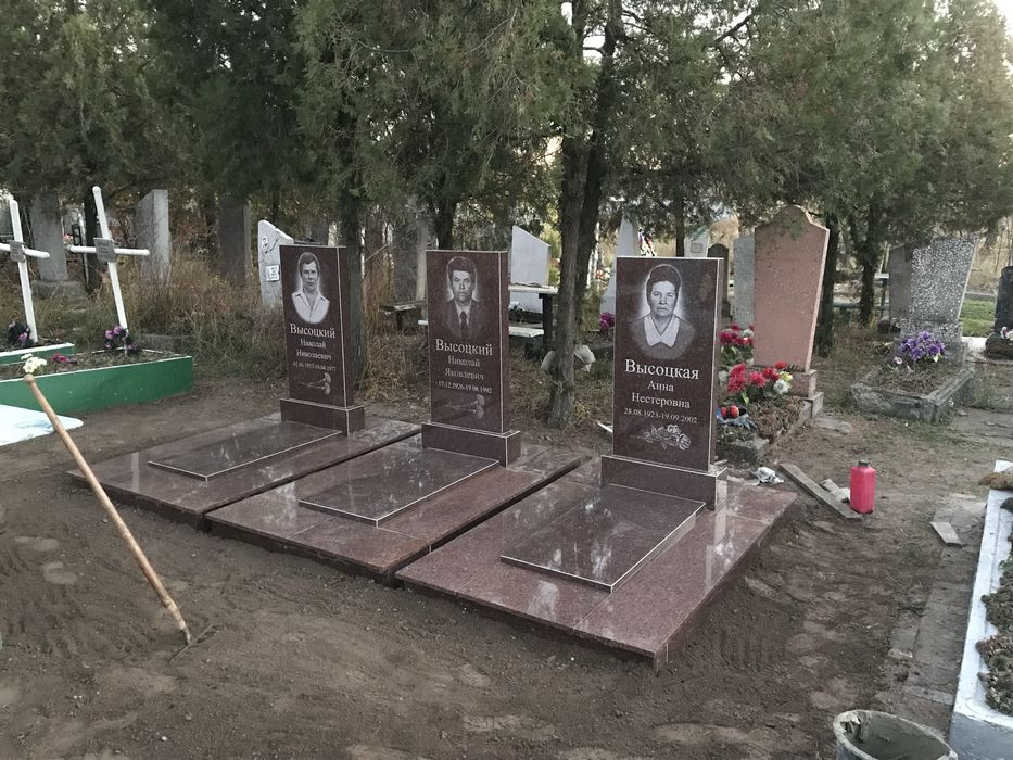 Вироби з Токівського граніту. Плитка, пам’ятники, облицювання.